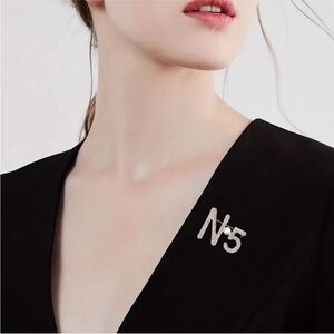 Rhinestone Designer inspired
Brooch New w/box